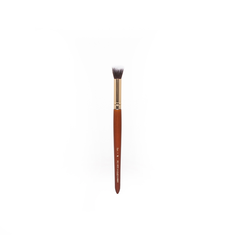 I Am Addicted F02 - Petit Angled Kabuki Brush