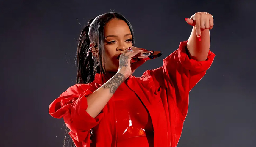 Momen Ikonik Rihanna Saat Tampil di Halftime Show Super Bowl 2023